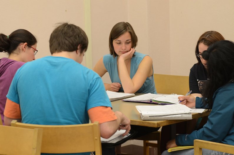 Western junior Emily Lamson, center, works on her Syntax II final with classmates inside Wilson Library Friday, June 3. Photo by Daniel Berman | University Communications intern