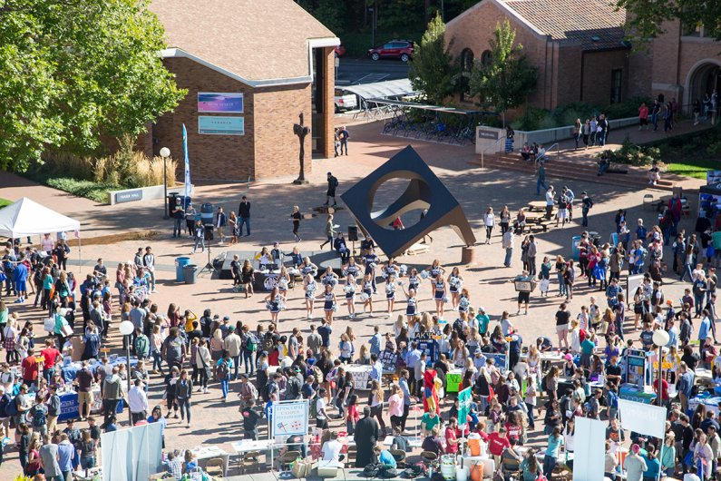 The annual AS Info Fair attracted hundreds of students to Red Square on Monday, Sept. 21. Photo by Jonathan Williams / WWU