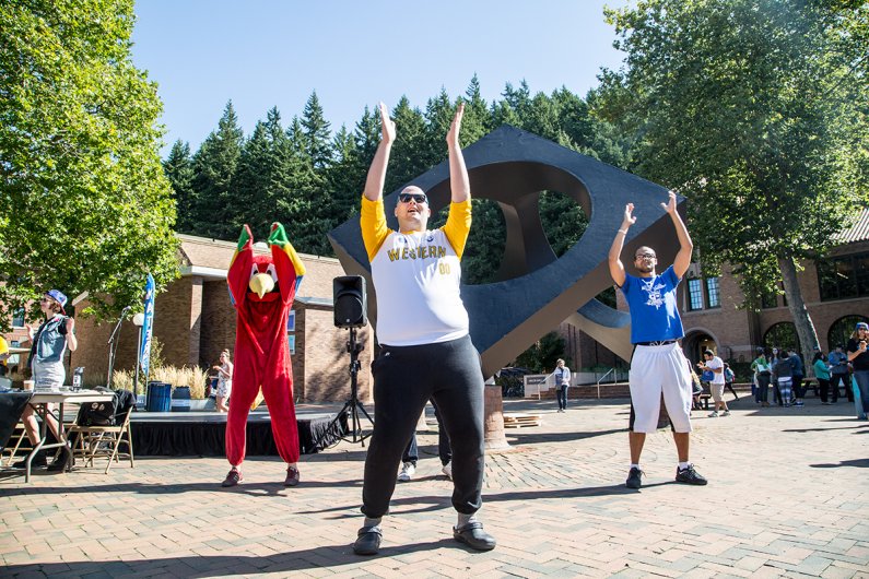 The annual AS Info Fair attracted hundreds of students to Red Square on Monday, Sept. 21. Photo by Jonathan Williams / WWU