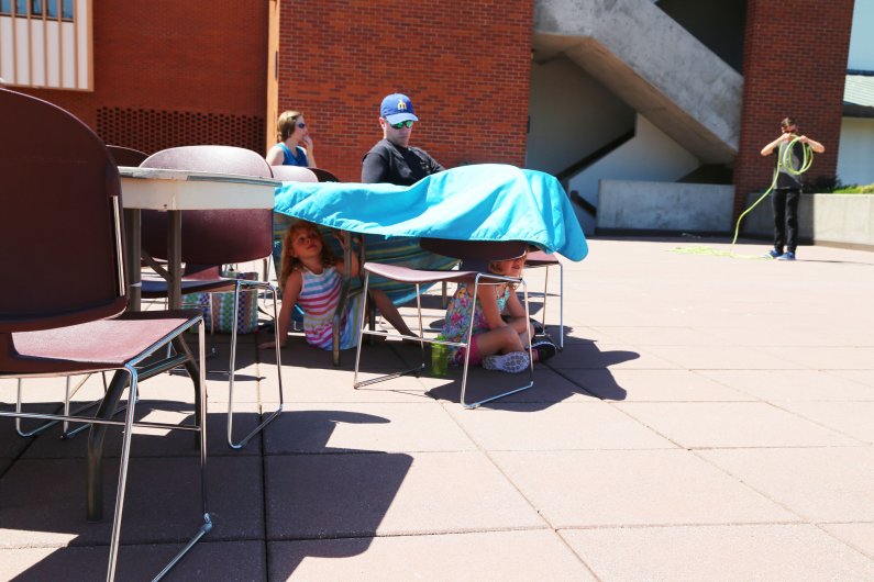 Music fans take shelter from the sun on a mid-80s day in the PAC Plaza while listening to singer/songwriter Ky Burt July 1. Photo by Mariko Osterberg / WWU Communications and Marketing intern