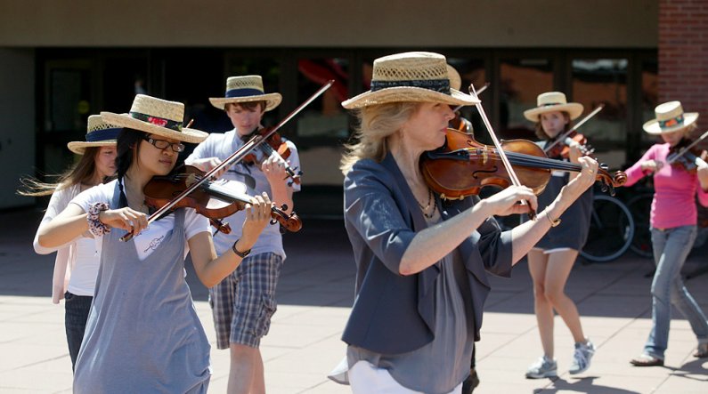 Leslie Katz, a violinist with the L.A. Opera orchestra, leads a group of young violinists as they walk and play in the PAC Plaza Friday afternoon, July 29, 2011. Photo by Matthew Anderson | WWU