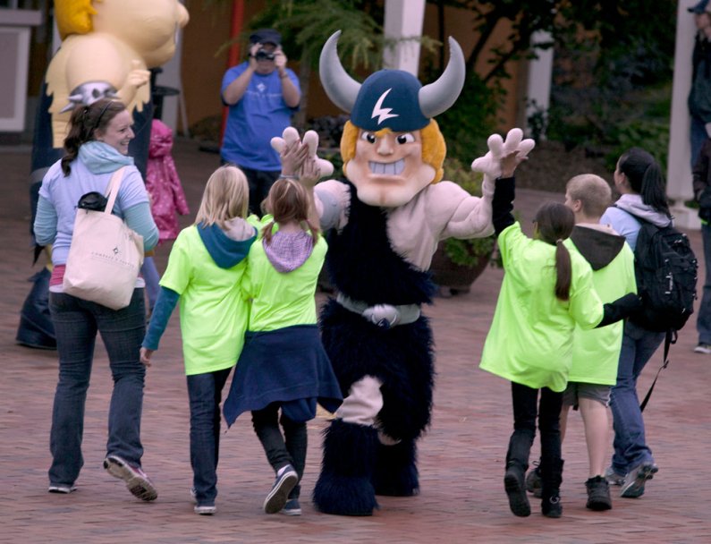 Students high-five Victor Viking, the WWU mascot, as they file into Carver Gymnasium for the opening ceremony. Photo by Matthew Anderson | WWU