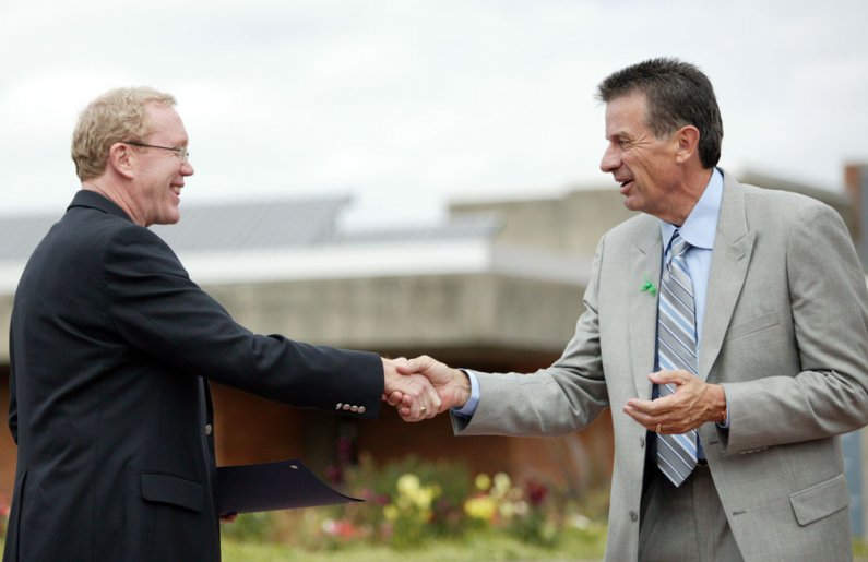 Dan Pike, mayor of Bellingham, shakes hands with WWU President Bruce Shepard at the ceremony Friday, Oct. 8. Photo by Matthew Anderson | WWU