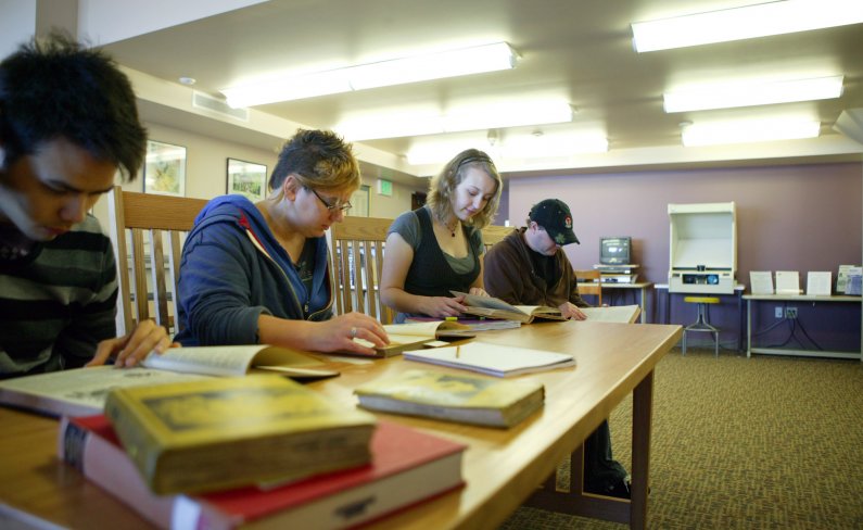 Kristen Mahoney, an assistant professor of English at Western Washington University, leads students in a study session in Wilson Library's Special Collections on Sept. 30. Photo by Matthew Anderson | University Communications