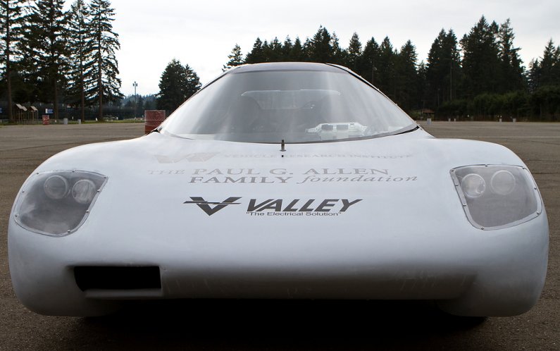 Viking 45 is set on display in the parking lot of Pacific Raceways in Kent for friends, family, sponsors and members of the media to ask questions about, marvel over and celebrate the VRI team's achievement. Photo by Jon Bergman | University Communication