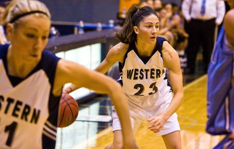 Guard Ashley Fenimore dribbles down court during the GNAC/CCAA crossover Dec. 20-21 at Carver Gym. Photo by Jon Bergman | WWU intern