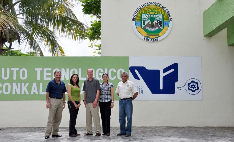 (left to right) Luis Latournerie, plant breeding; Lucila Salaar Barrientos, doctoral student; John Tuxill (Fairhaven); Alicia Lara, doctoral student; Miguel Magaña, agroecology. Photo courtesy of John Tuxill