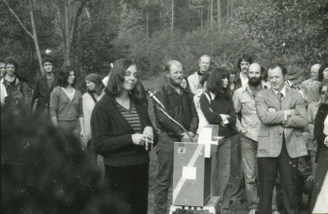 Nancy Holt speaks at the 1978 dedication ceremony for "Stone Enclosure: Rock Rings" at Western Washington University. Courtesy photo