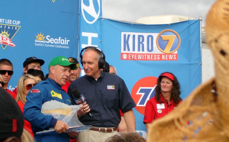 Paul Becker, driver of the Sammamish Mortgage/WWU College Engineering Tech boat, talks with KIRO TV-7 personality Steve Raible after winning the Graham Trucking Unlimited Lights final at Seafair this past weekend. Photo courtesy of Manca Valum.