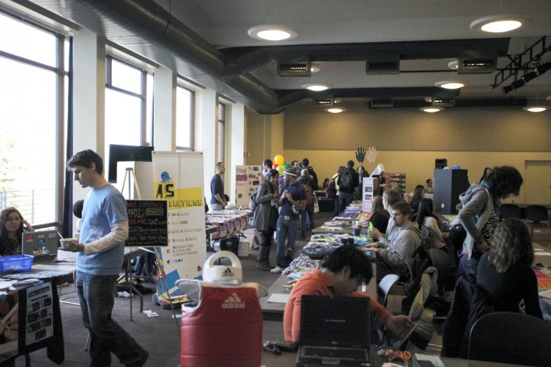 
The WWU campus activities showcase, like the Red Square Info Fair, showcases Associated Students clubs, Western academic departments and other community groups. Photo by Alex Roberts | University Communications intern
