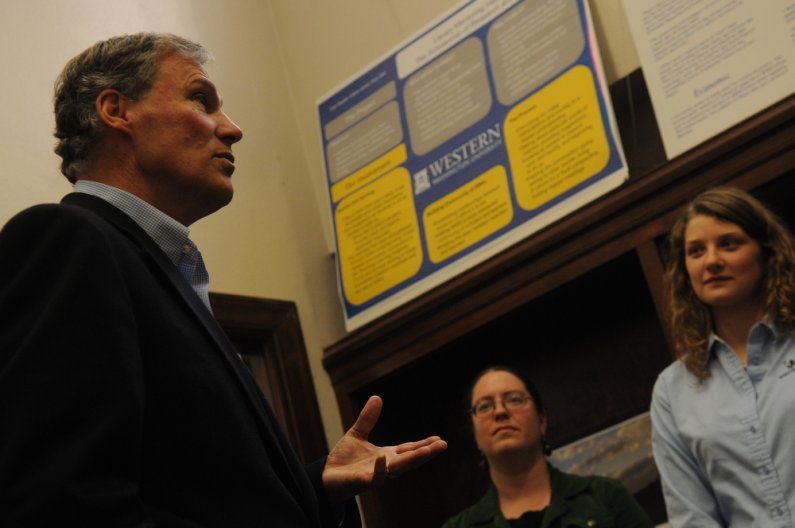 Hannah Hess, left, and Beth Parker look on as U.S. Representative Jay Inslee speaks to the Students in Service Learning office at Western Thursday, April 21. Photo by Daniel Berman/University Communications intern