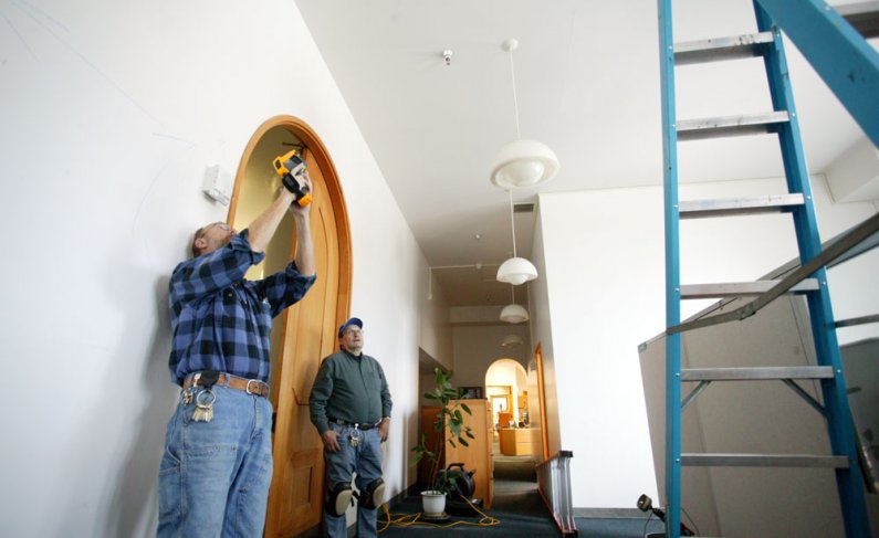 <p>
	Richard Porter, a maintenance mechanic with Western Washington University Facilities Management, uses a scanner to determine what areas of the ceiling are wet in the offices of the president and provost on the fourth floor of Old Main. Photo by Matt