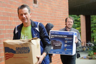 Western Washington University President Bruce Shepard helps students move in to the residence halls on Sunday, Sept. 22, 2013. Photo by Rachel Bayne | for WWU