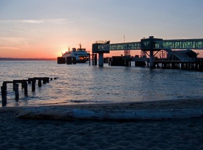 The Edmonds Ferry Dock. Image by user Pfly on Wikipedia