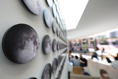 The "Lunar Drif" sculpture features digital images of the moon and the daytime sky that accompany mechatronic elements that will constantly point at the moon and to the sun, wherever they are located, lending a continual presence to the entire path of the