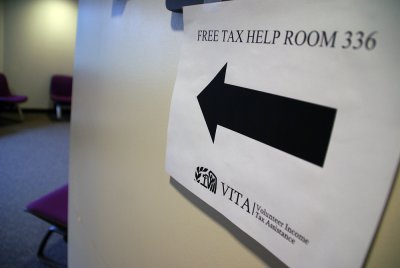 Signs are posted on the third level of Parks Hall at Western Washington University to navigate students and community members to Room 336, where they can receive help on their taxes. Photo by Michelle Naranjo | University Communications intern